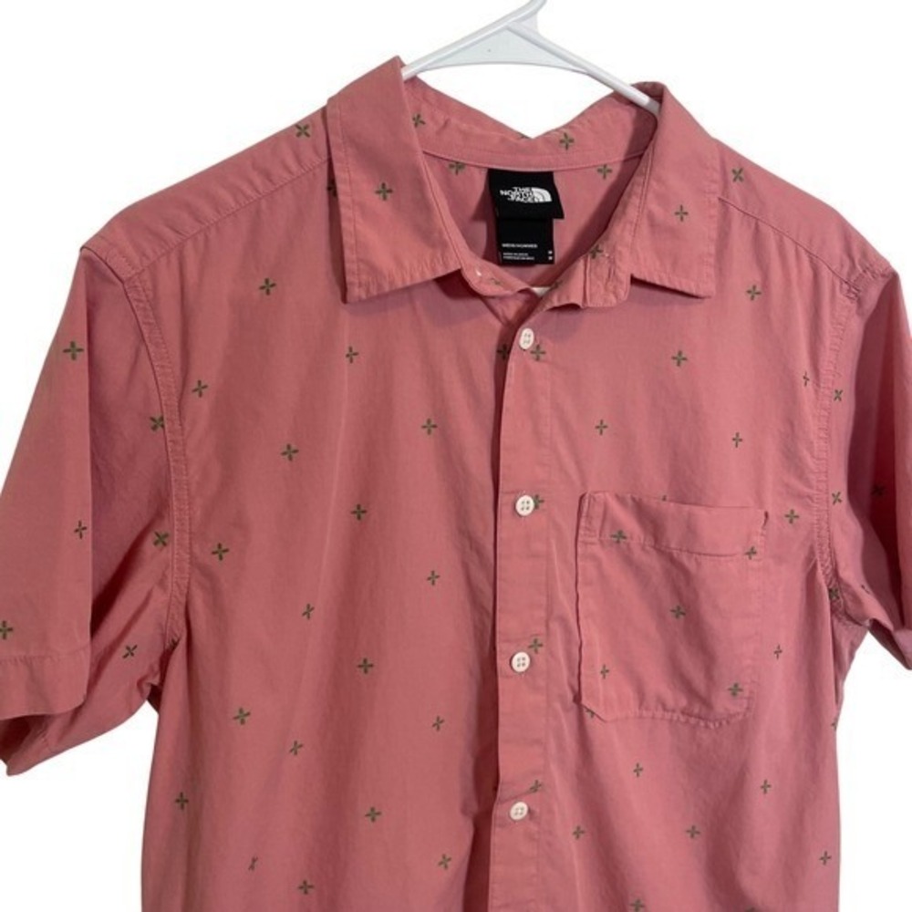 The North Face Mens Medium Button Down Shirt Short Sleeve Pink Cross Pattern